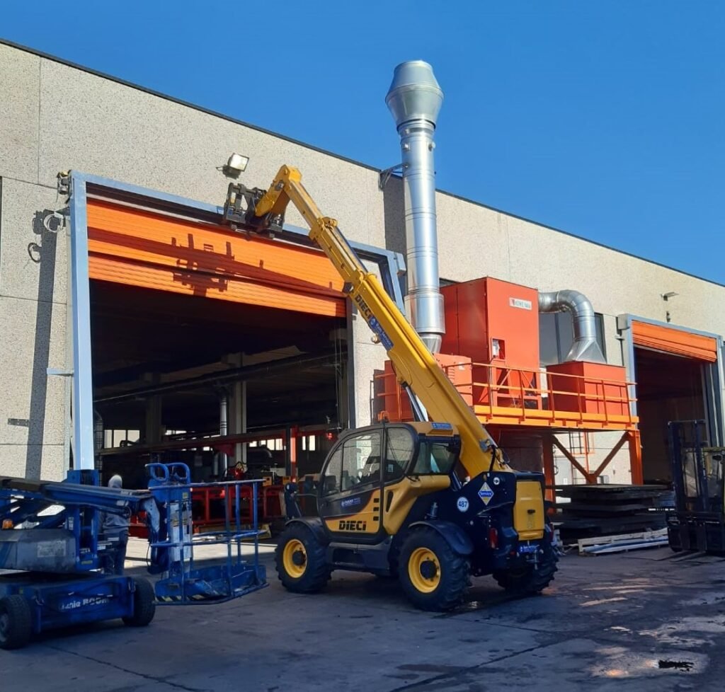Montaggio di porte rapide con sollevatore telescopico